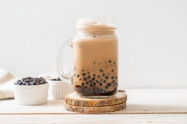 Kabarcıklar ile Tayvan süt çayı