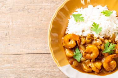 Pirinç Köri soslu karides