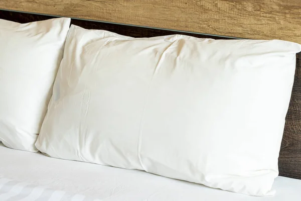 Almofadas confortáveis brancas — Fotografia de Stock
