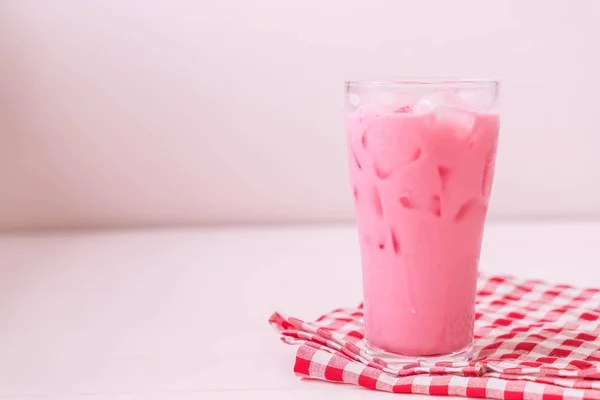 Batido de morango rosa — Fotografia de Stock