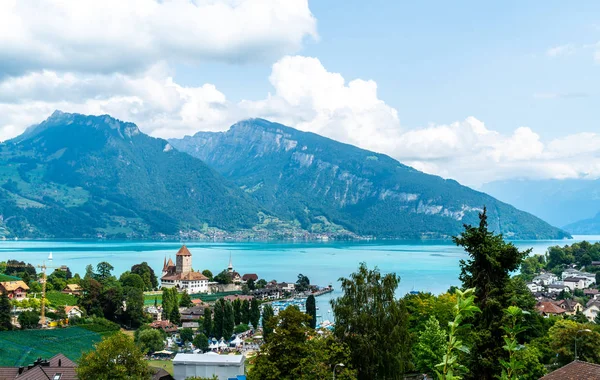 İsviçre 'deki Spiez Kalesi