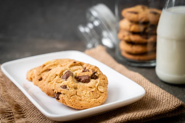 Çikolata parçacıklı kurabiye. 