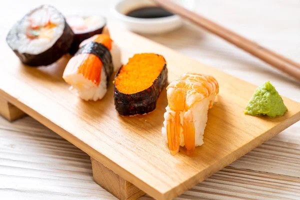 Mix sushi seti — Stok fotoğraf