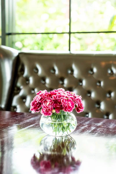 Beautiful bouquet flower in vase on table — Stock Photo, Image