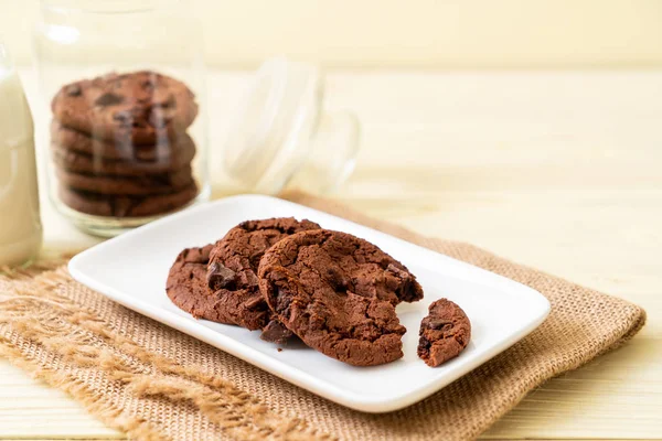 Шоколадне печиво з шоколадними чіпсами — стокове фото