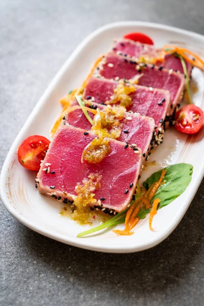 Fresh tuna raw with spicy salad sauce — Stock Photo, Image