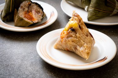  yapışkan pirinç hamur tatlısı