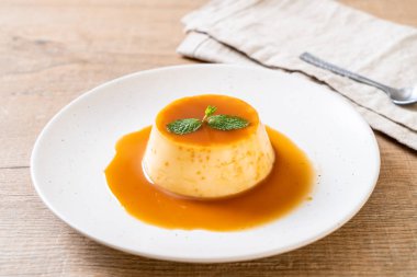 Ev yapımı karamel kremalı puding