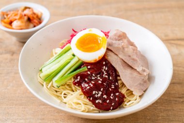 bibim naengmyeon - Kore soğuk noodles
