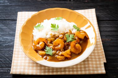 Pirinç Köri soslu karides