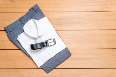 Güzel rahat erkek giyim ve moda seti 