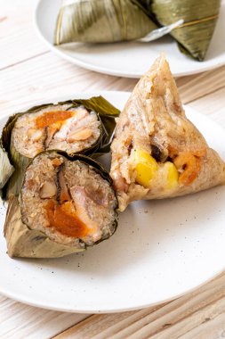  yapışkan pirinç hamur tatlısı