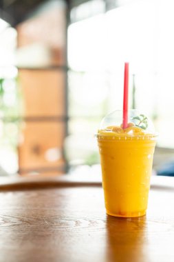 Mango smoothies cam Cafe 
