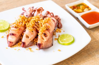 sarımsaklı kızarmış kalamar