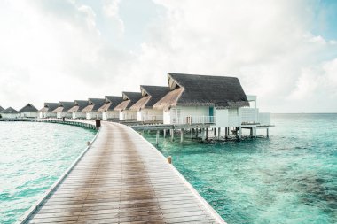 plaj ve deniz ile tropikal Maldivler tatil otel ve ada