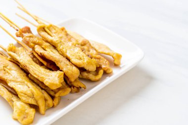 Domuz Satay-ızgara domuz fıstığı sosu veya tatlı ile servis ve 