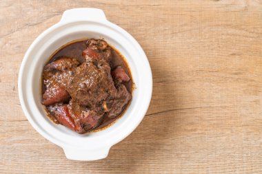 herb ile domuz eti güveç