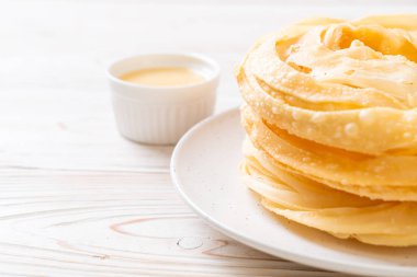 Kızarmış gevrek roti hamur