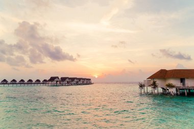 Plaj ile güzel tropikal Maldivler tatil oteli ve ada