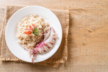 Kalamarlar veya ahtapot risotto
