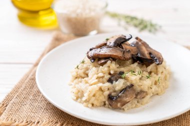 Risotto mantar ve peynir ile