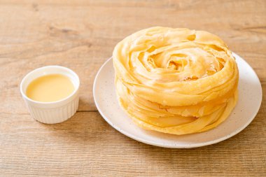 Kızarmış gevrek roti hamur