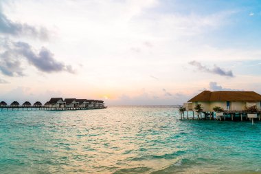 Plaj ile güzel tropikal Maldivler tatil oteli ve ada