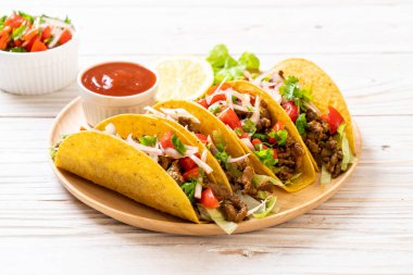 et ve sebze ile tacos 