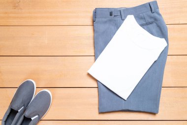 Güzel rahat erkek giyim ve moda seti 