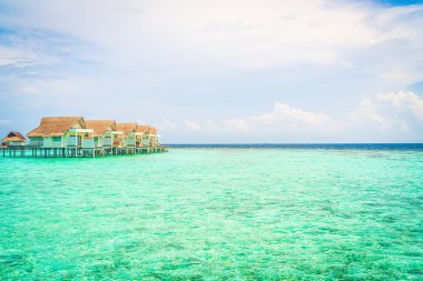 Plaj ile güzel tropikal Maldivler tatil oteli ve ada
