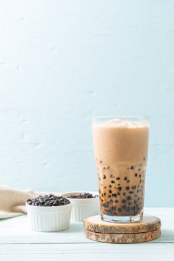 Kabarcıklar ile Tayvan süt çayı