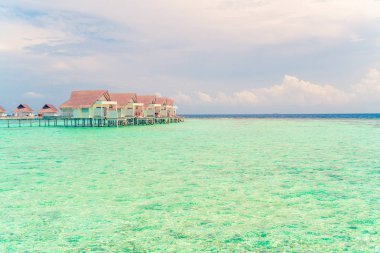 Plaj ile güzel tropikal Maldivler tatil oteli ve ada