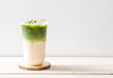 buzlu Matcha latte yeşil çay