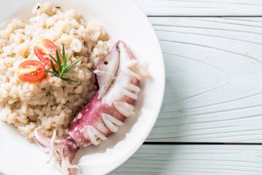 Kalamarlar veya ahtapot risotto