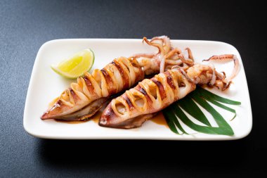teriyaki soslu ızgara kalamar