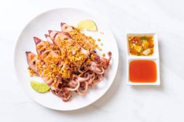 sarımsaklı kızarmış kalamar