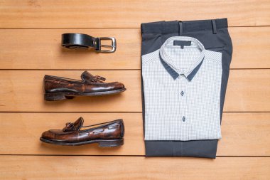 Güzel rahat erkek giyim ve moda seti 