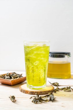 buzlu Japon yeşil çay