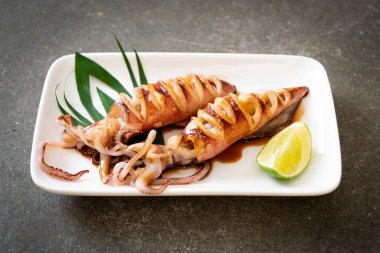 teriyaki soslu ızgara kalamar