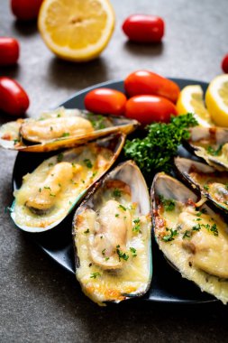 peynir pişmiş midye  