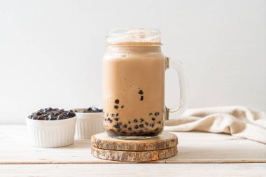 Kabarcıklar ile Tayvan süt çayı