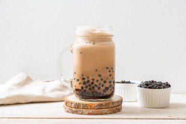 Kabarcıklar ile Tayvan süt çayı