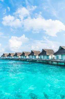 plaj ve deniz ile tropikal Maldivler tatil otel ve ada