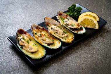 peynir pişmiş midye  