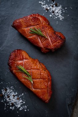 Kızarmış ördek göğsü