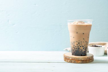 Kabarcıklar ile Tayvan süt çayı