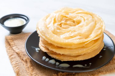 Kızarmış gevrek roti hamur