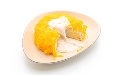 Tatlı yumurta-yılan kek veya altın yumurta sarısı iplik kek 