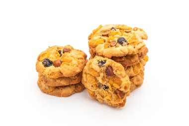 Mısır gevreği, kuru üzüm ve bademli ev yapımı kurabiyeler.