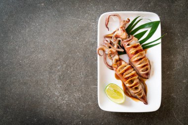 teriyaki soslu ızgara kalamar